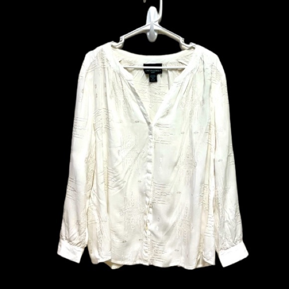 Cynthia Rowley Tops - Cynthia Rowley blouse off-white - hidden button placket - embroidered design 1X